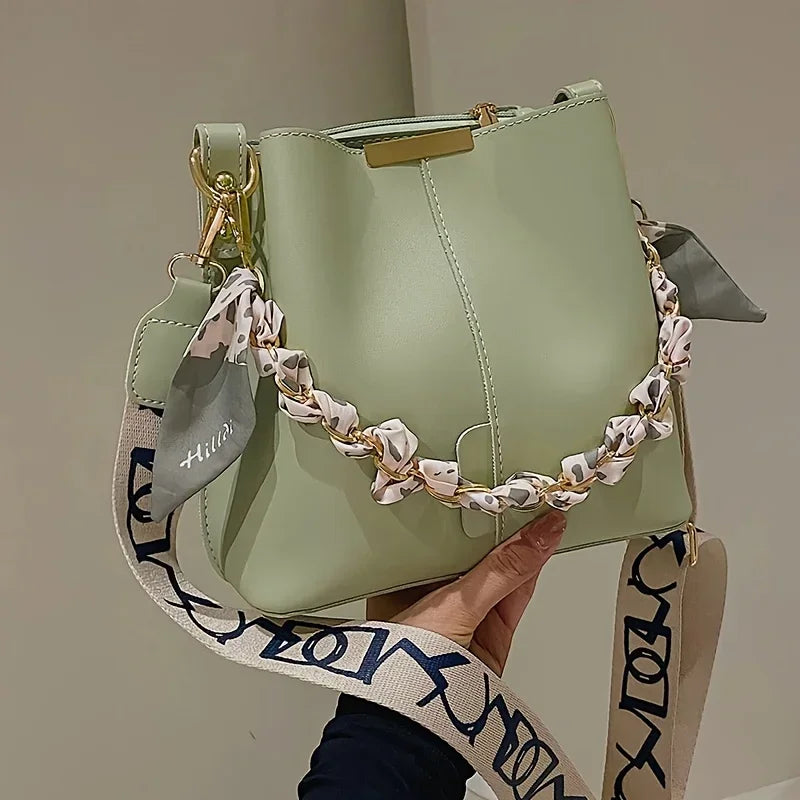 New Luxury Fashion Women's Shoulder Bag Large Capacity Bucket Bag With Ribbon Chain Crossbody Bag Commuting