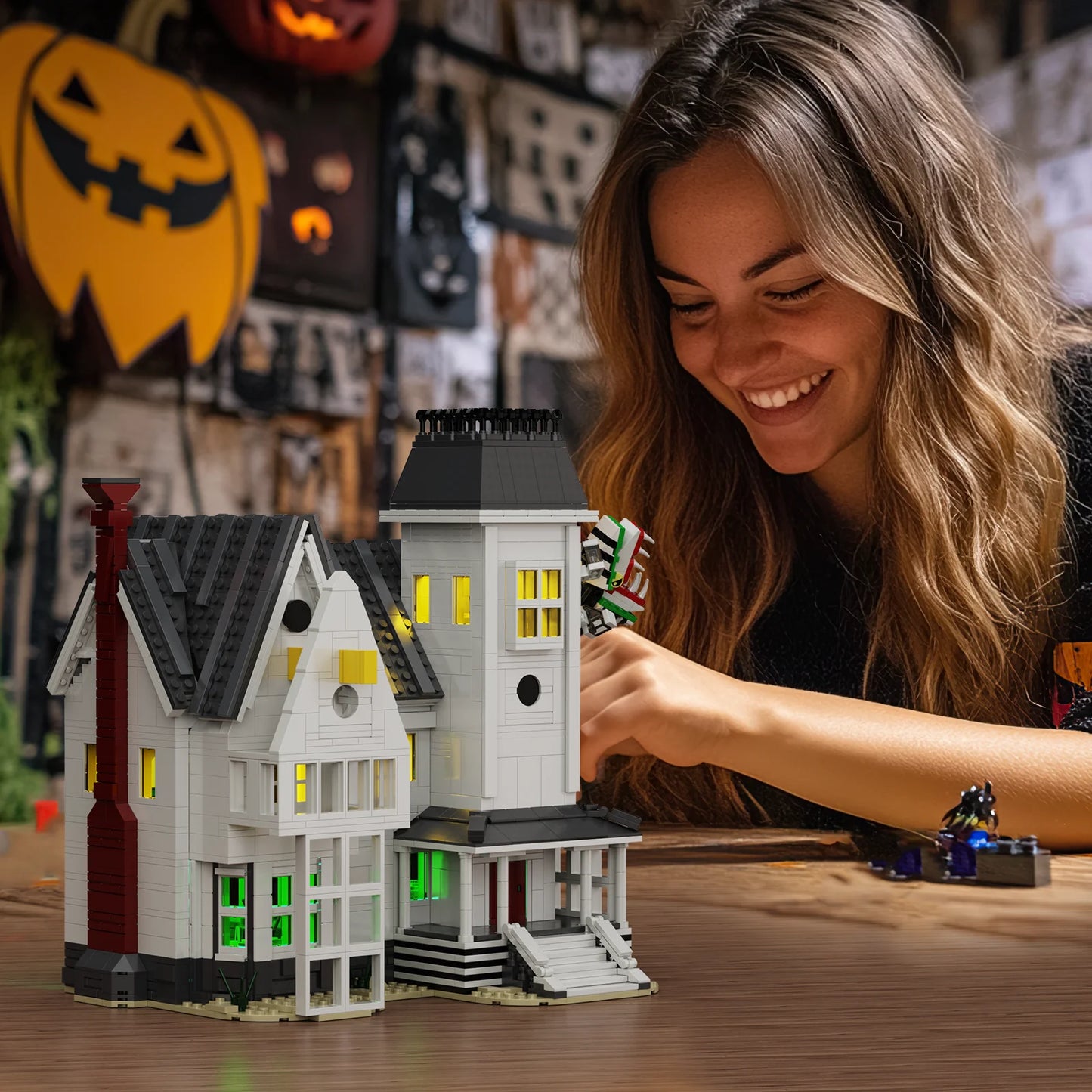 Spooky Beetle Mansion Building Blocks Set Horror House Model Toys Home Halloween Decoration Collection Gifts for Fans Adults